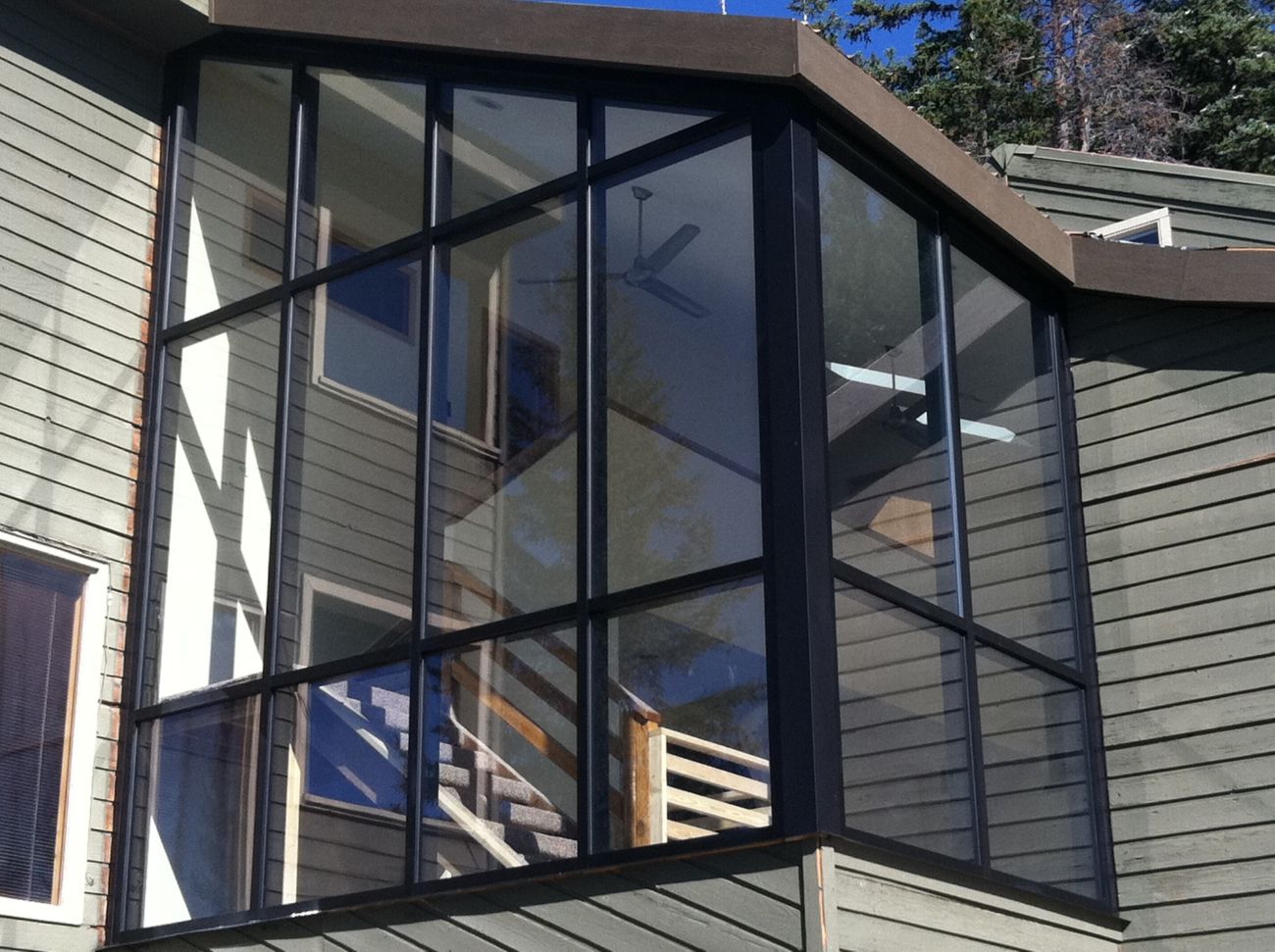 Frameless corner glass wall on a Colorado mountain home